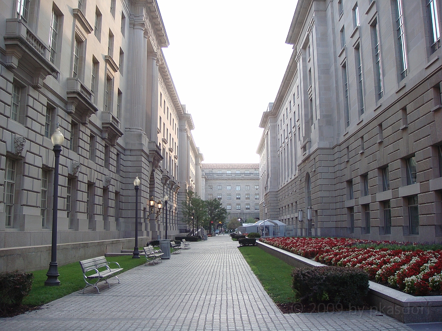 Washington DC [2009 July 03] 176.JPG - Scenes from The Ronald Reagan Building & International Trade Center and Woodrow Wilson Plaza